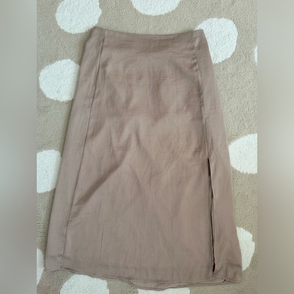 Mid length silk skirt - Picture 2 of 4